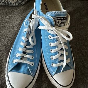 Blue converse all star